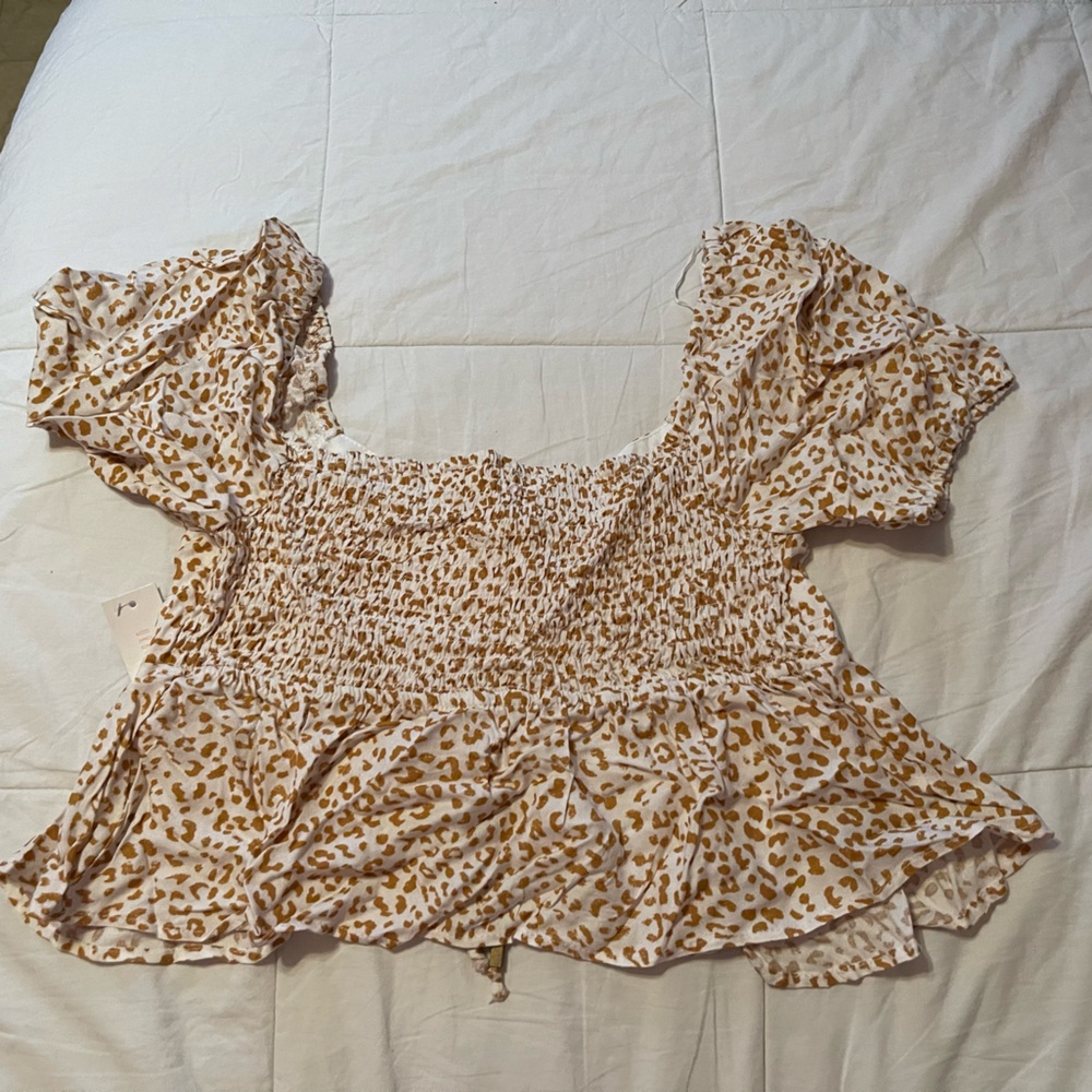 URBAN Romantics Tan Puff Sleeve Cropped Blouse - Picture 2 of 4